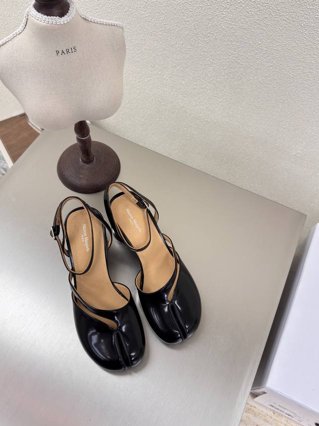 Round Heel, Closed Toe, Split Toe, Hollow Back Shoes Mm6 Maison Margiela Black,