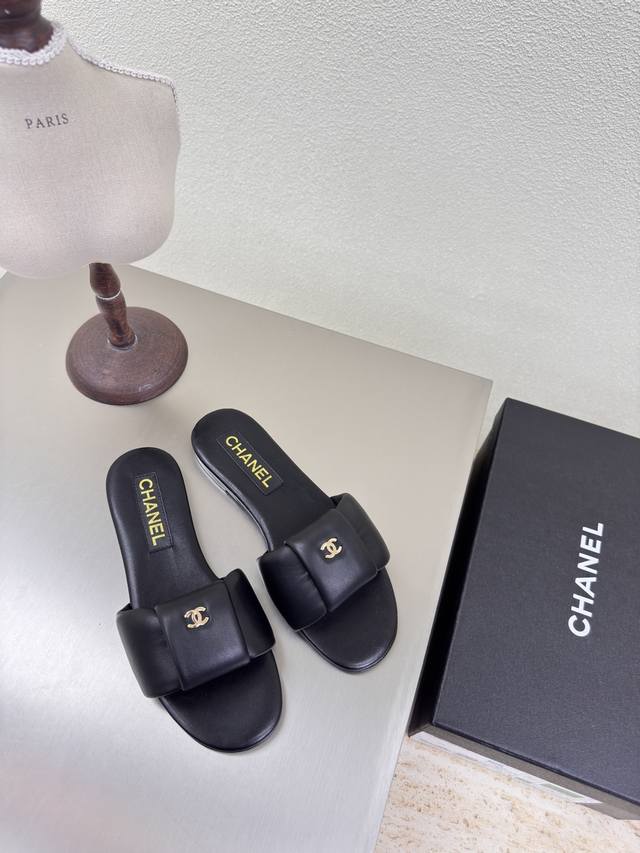 Chanel Super Comfortable Bread Slippers Hardware Logo Adds Comfort And Style Bla
