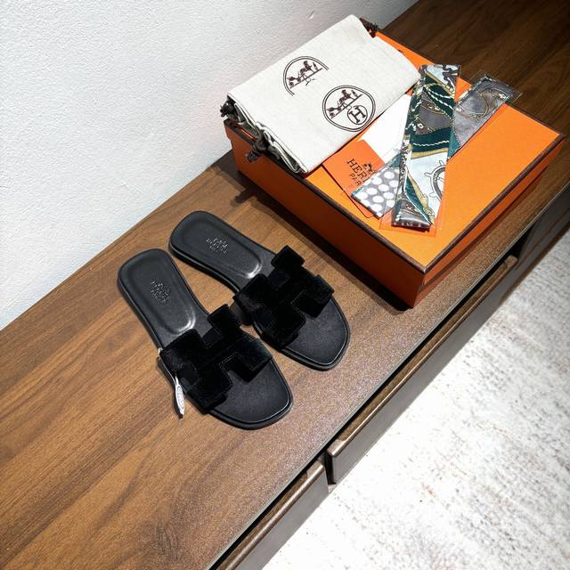 Factory Price Pp: Free Random Matching Silk Scarf Brand: Hermes Official Website