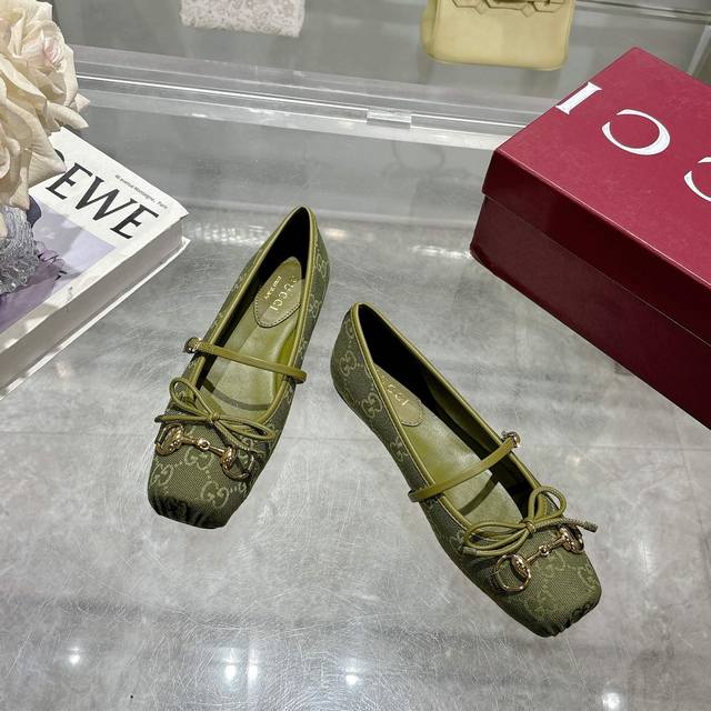 9099-1 Green G 35-42 The Iconic Horsebit Ballet Flat Pays Homage To The Traditio