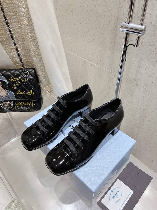 Original Development And Purchasing Level Prada 25Ss New Prada Strap Hollow Shoe
