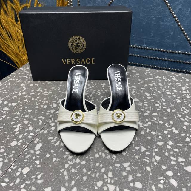 Versace New Medusa Series Shoes From The Versace Show! Pleasant Classic Color Ma