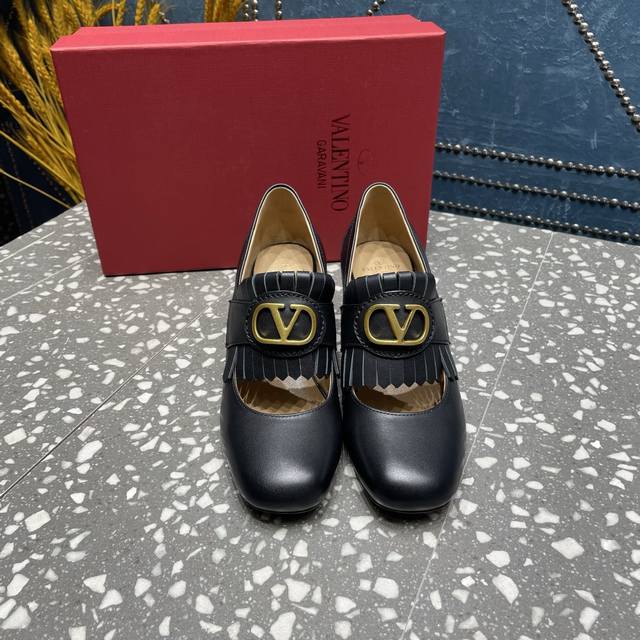 Valentino Hualun Tianlun Upper: Korean Wax Leather Lining: Sheepskin Heel Height