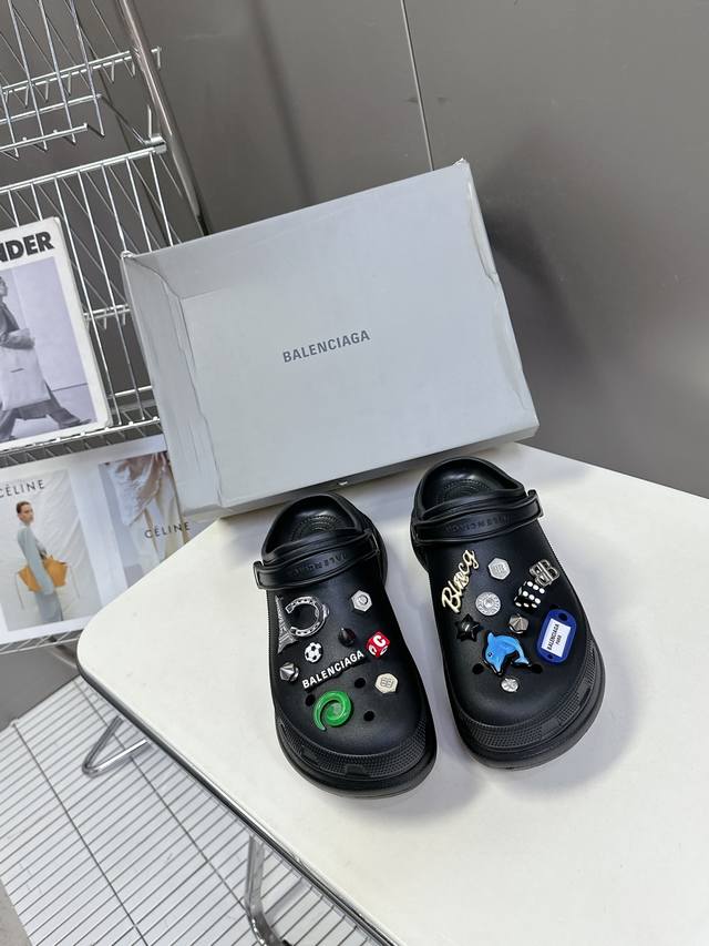 Balenciaga's Latest Spring And Summer Couple's Hole Shoes, 25 New Spring Dark Ho