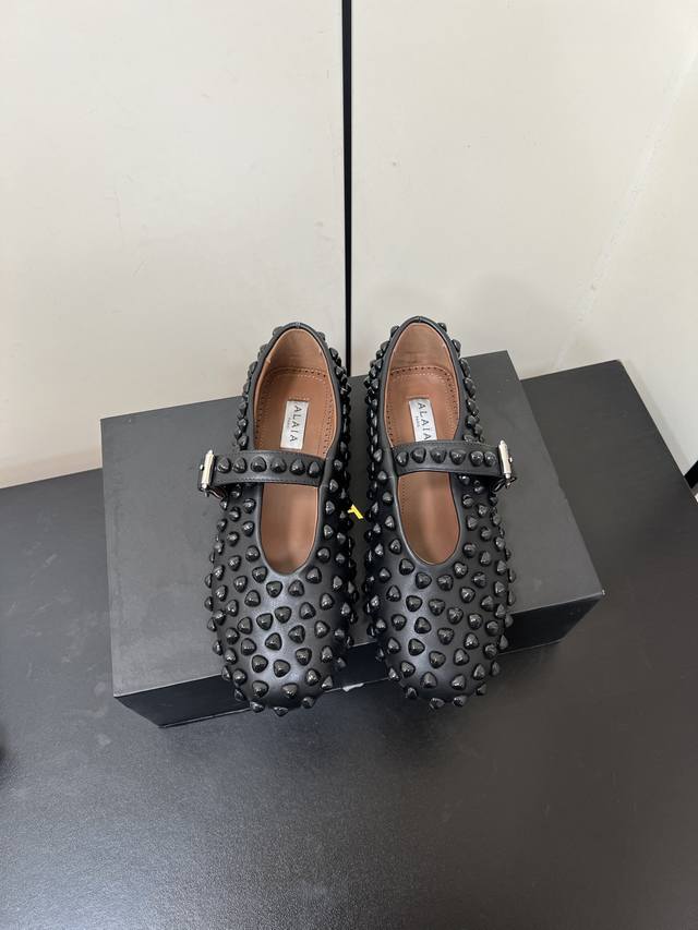 Alaia Alaia 25 Spring And Summer New Leather Rivet Single Shoes A Pair Of New Fa