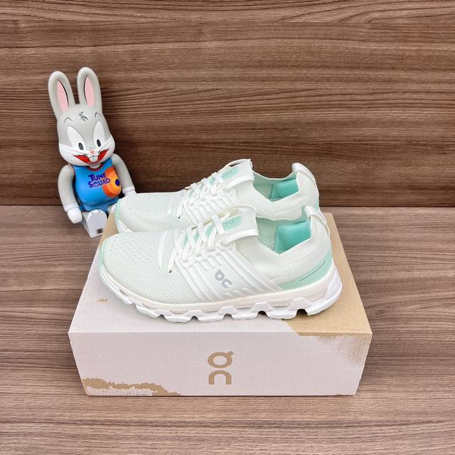 Top Version On Cloudswift Low-Top Comfortable Running Shoes. The Upper Is Made O