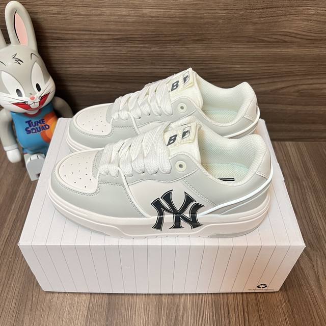 Top Version Mlb New York Yankees Unique Charm, Free And Flexible Wear-Resistant
