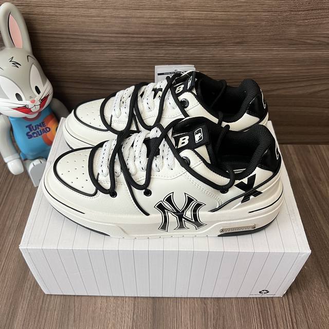 Top Version Mlb New York Yankees Black And White Panda Star Graffiti Deconstruct