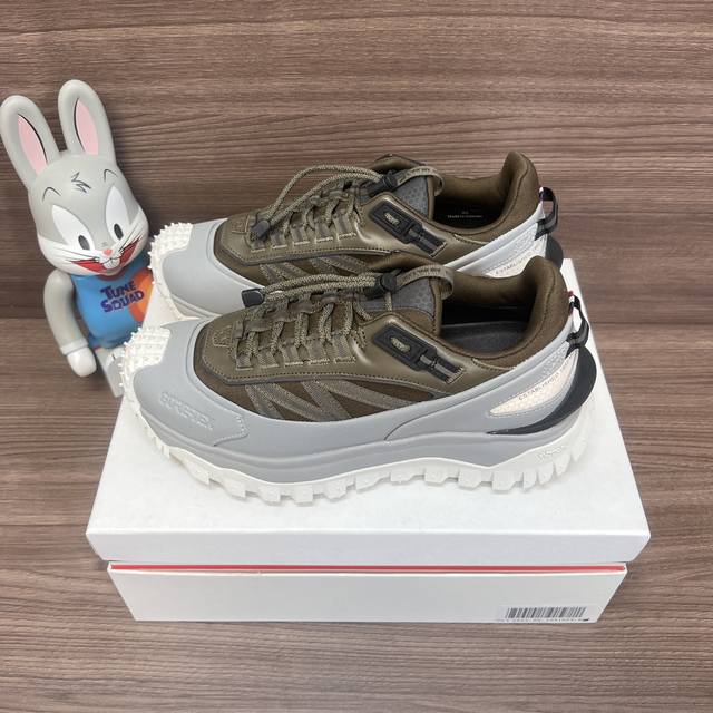 590 Top Version Moncler Trailgrip Mesh Lace-Up Round Toe Low-Top Sports Casual S