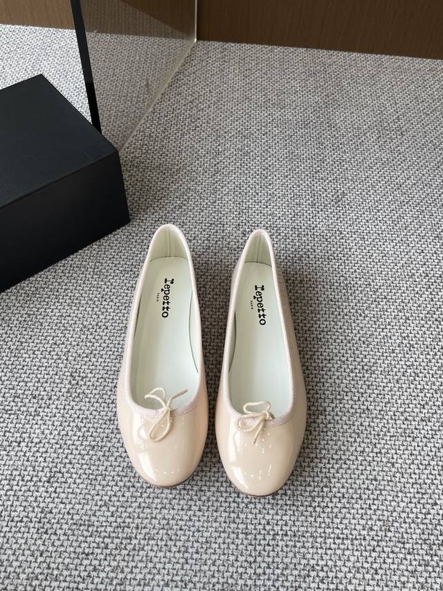 Repetto Niche Fashion Brand 25Ss Spring And Summer New Crescent Shallow Flat Bal