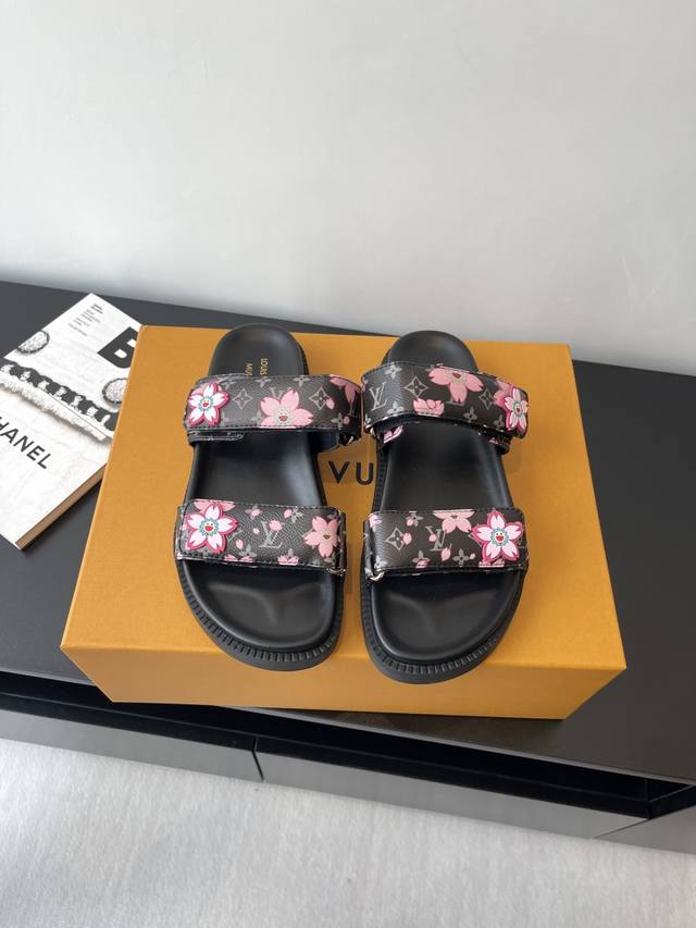Louis Vuitton Louis Vuitton Takashi Murakami Co-Branded Spring And Summer New Sa