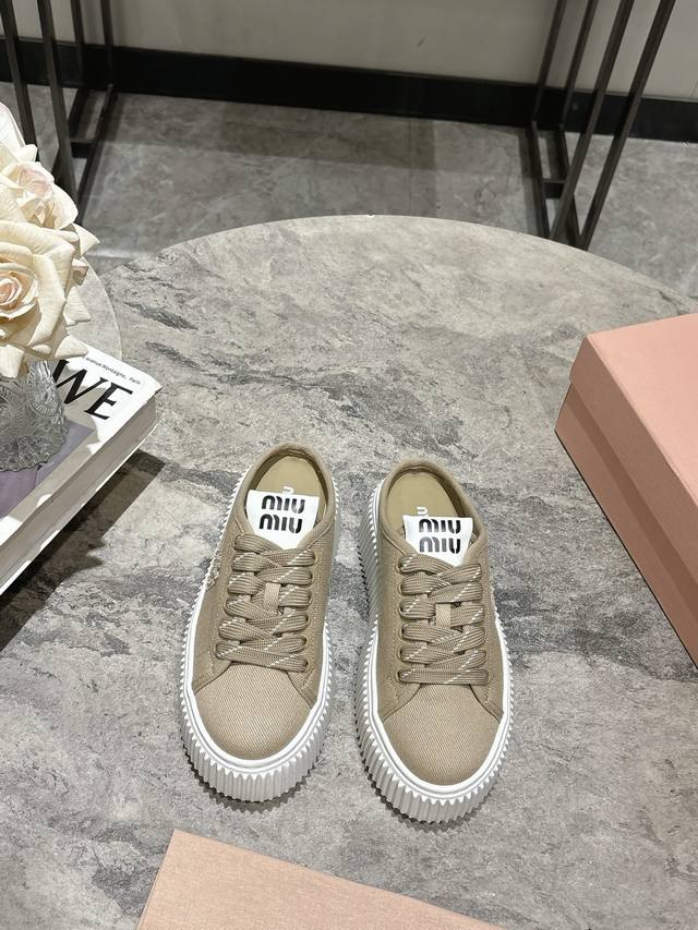 Miumiu2025 Spring New Thick-Soled Biscuit Shoes, The Latest Catwalk Style, Class