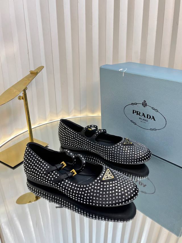 Prada Prada's New Products With Sparkling Hot Diamonds Are Coming. Prada Glow Li