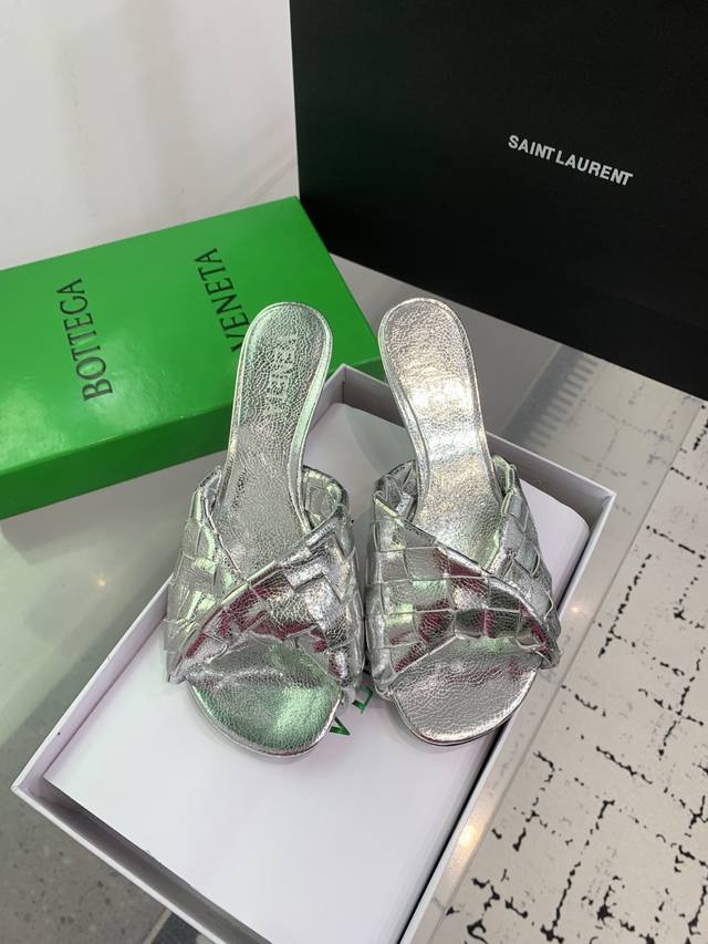 Bottega Venetabv The Latest Kitten Heel Sandals In The Blink Series! Twisted Bra
