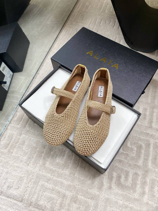 Factory Alaia Catwalk Flat Ballet Shoes, The Same Sweet And Cool Ballet Style As