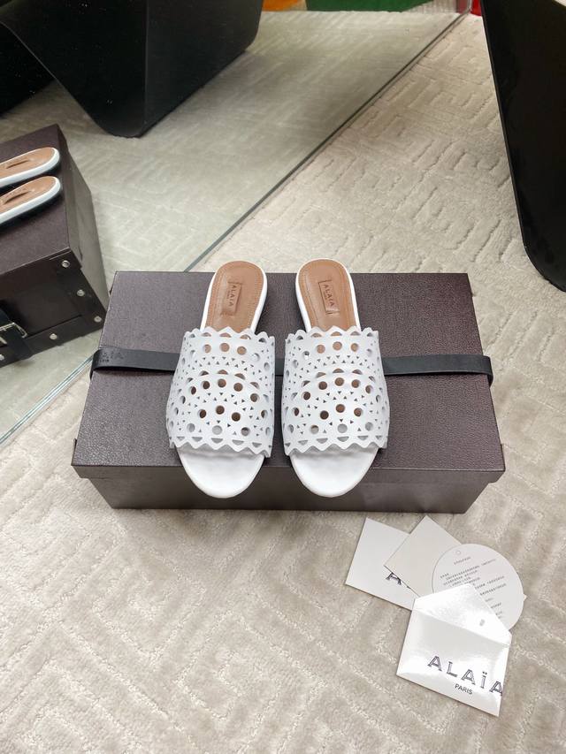 Factory Price P Alaia New Retro Hollow Slippers. A Treasured Niche Brand, The Po