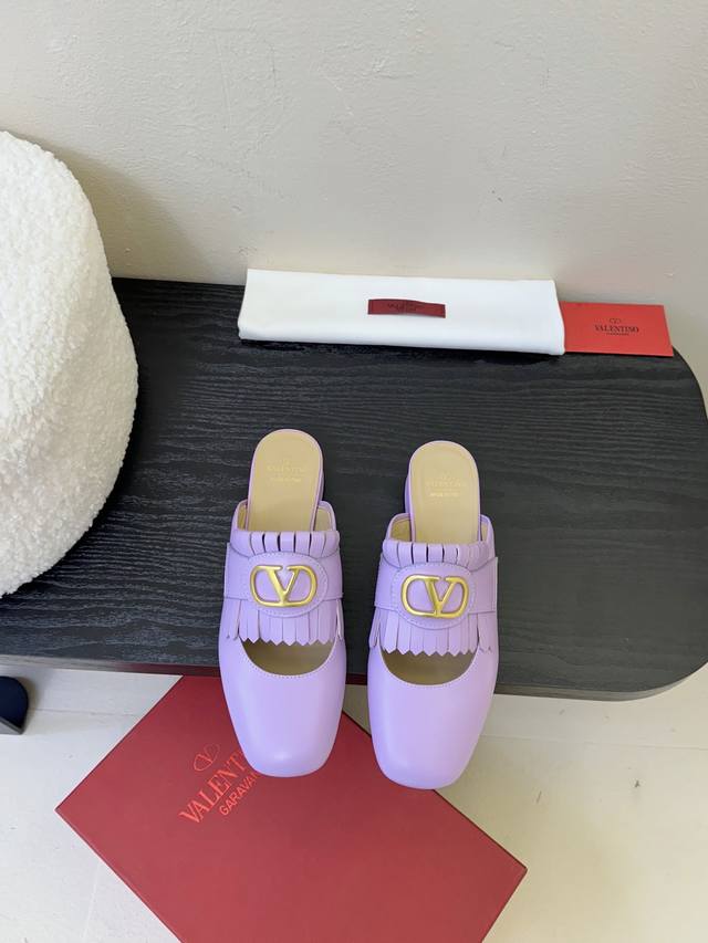 Valentino Valentino Upper: Korean Waxed Cowhide Lining: Sheepskin Heel Height: 2