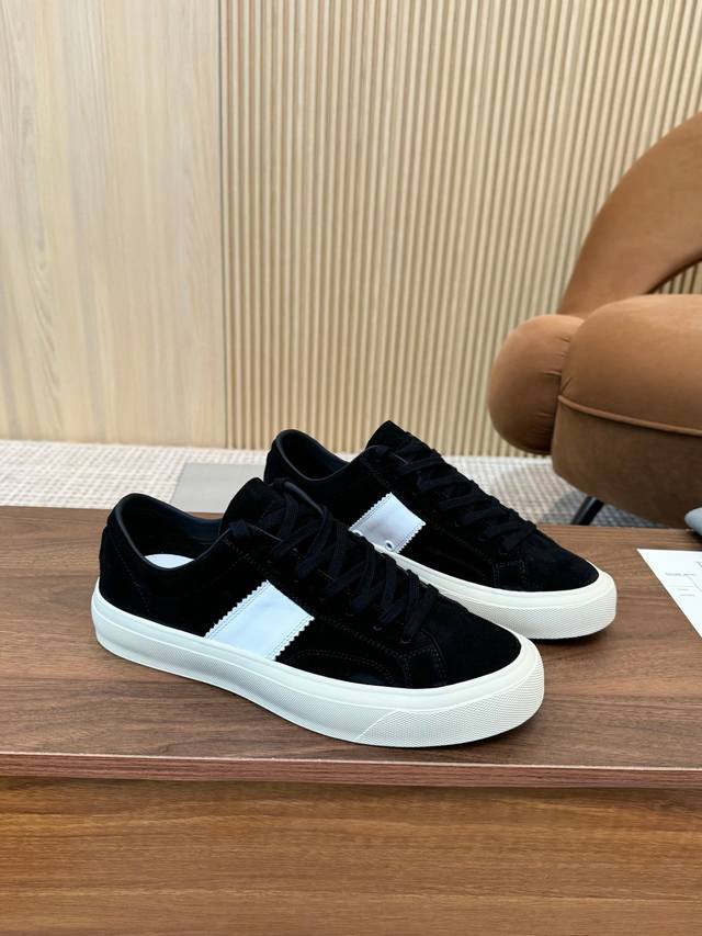 Tom Ford American Retro Luxury Model Size: 39-45 Tom Ford Is A European And Amer
