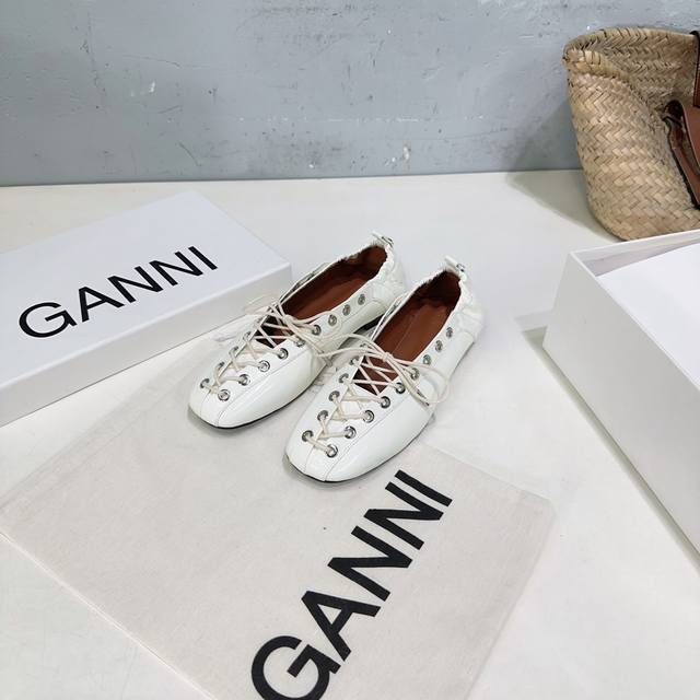 High Quality Factory! Small Square Toe Lace-Up Flat Shoes From The Niche Fashion