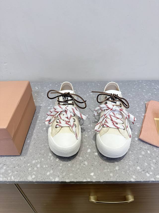 Factory P Cloth P Leather, Miu Miu 25Ss Spring And Summer New Retro Casual Shoes