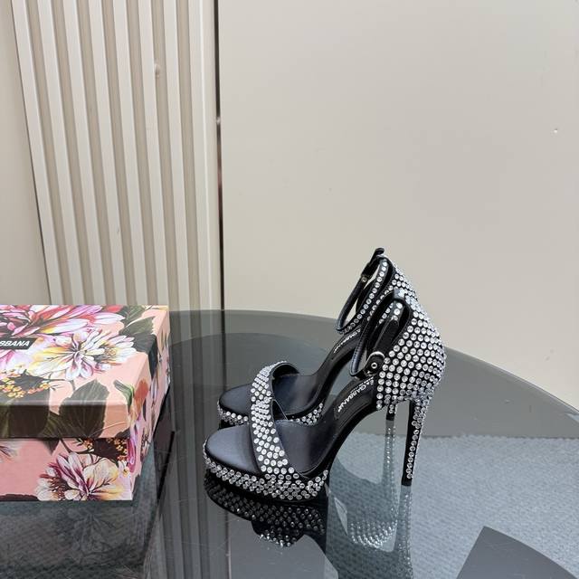 Dolce & Gabbana 25Ss Platform Sandals Upper: Rhinestones Lining: Sheepskin Footr