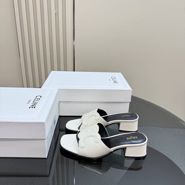 2025 Celine's New Hit Arc De Triomphe British Style Sandals Are Simple, Stylish