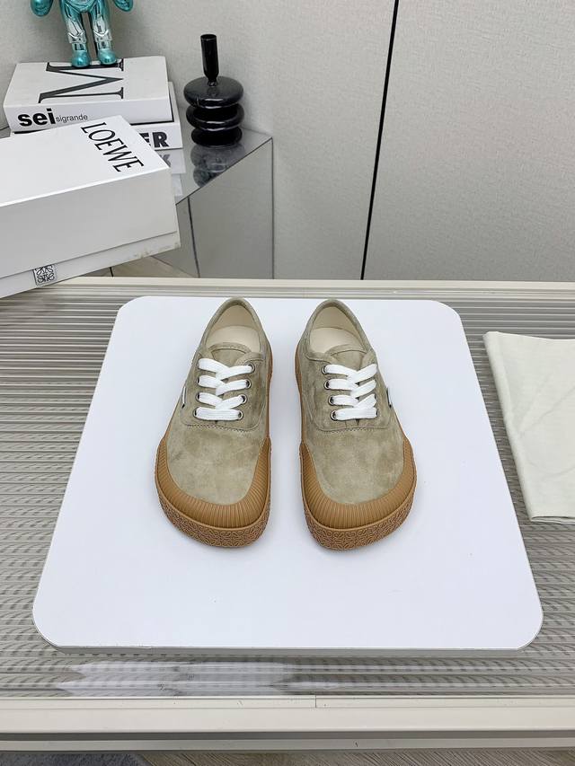 Factory High Version Loewe Big Feet Is A Shoe That Is Extremely Friendly To Ladi