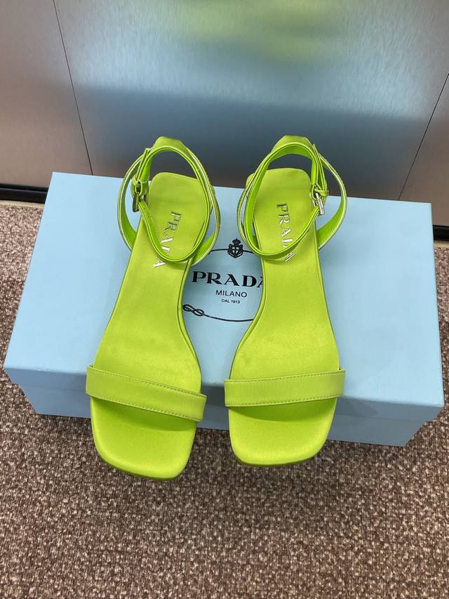 Factory P Price P Prada 2025 Spring And Summer Catwalk New Low-Heeled Ankle Stra