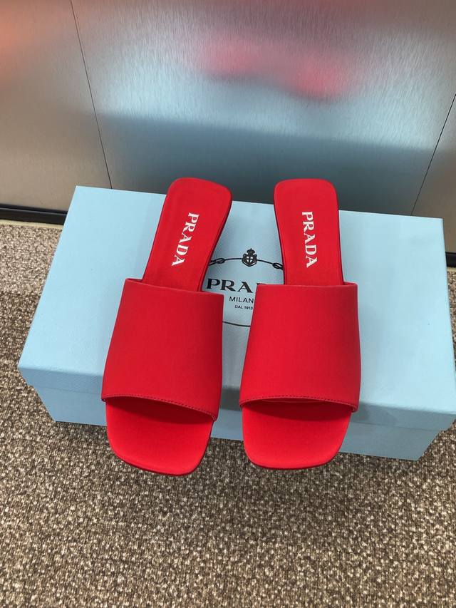 Factory P Price P Prada 2025 Spring And Summer Catwalk New Low-Heeled Square-Toe