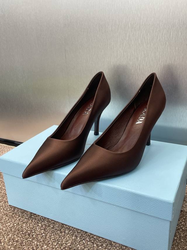 Factory P Price P Prada 2025 Spring And Summer Catwalk New High-Heeled Pointed T