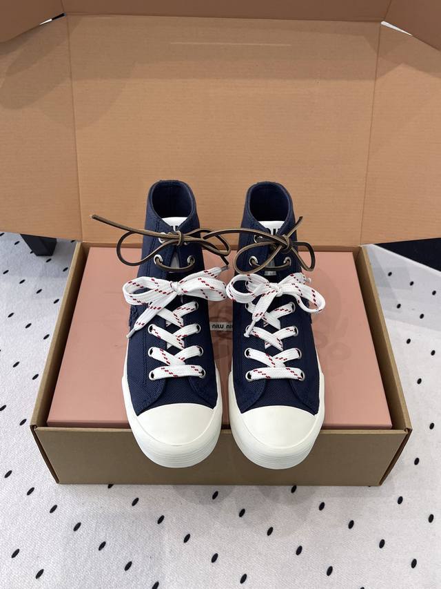 Miumiu The Latest American Retro Style Double-Lace Cloth Shoes From Miu Miu. A M