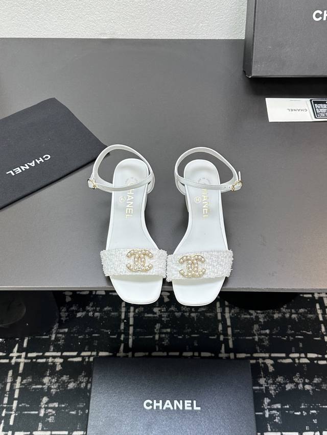 2025Ss Chanel C Middle Heel Sandals, With The Iconic Double C Buckle, Are Luxuri
