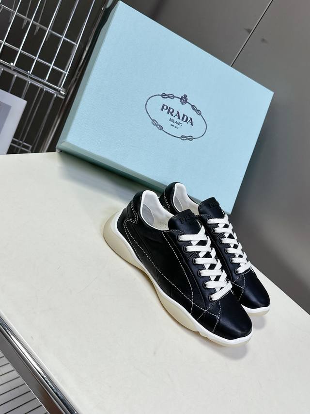 Prada Prada Spring And Summer New Dexterity Shoes Retro White Shoes Many Interne
