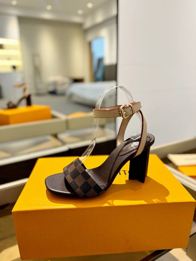 Price P The Latest Element Sandals For Spring And Summer Donkey Brand Louis*Uito