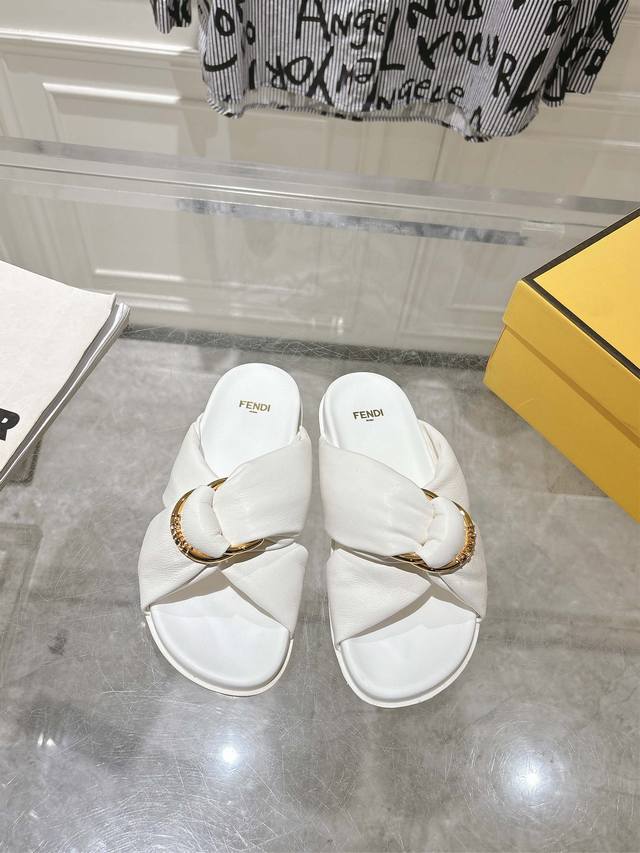 Fendi 2025 Flat Beach Casual Slippers The Whole Pair Of Shoes Is Purchased From