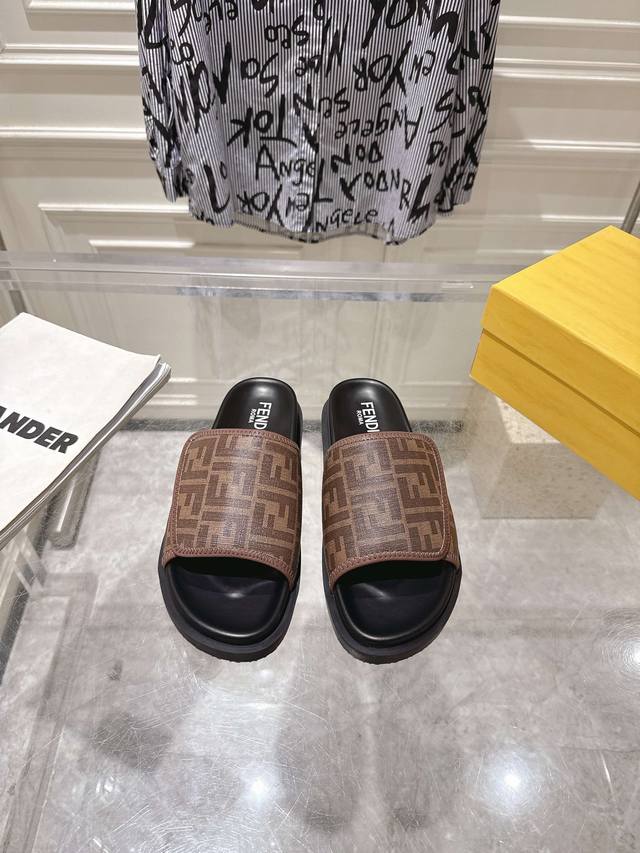 Fendi 2025 Flat Beach Casual Couple Slippers Classic Embroidered Logo Design, Wi