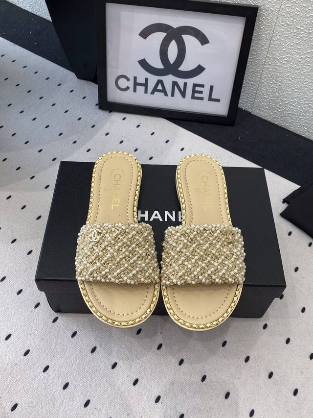 Chanel's New Early Autumn Sandals Are Popular On Major Social Platforms. They Ar