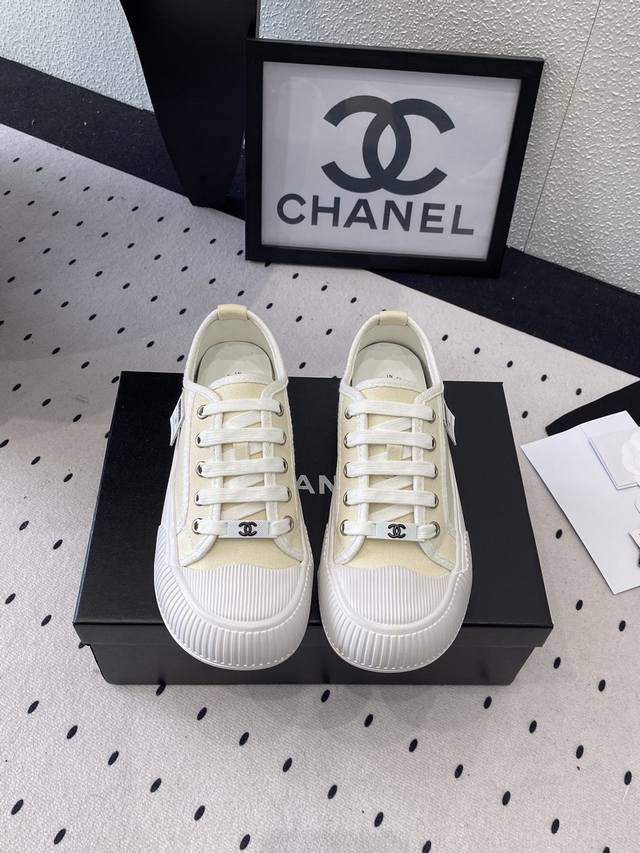 10 Chanel's New Summer Canvas Shoes, A Fusion Of Retro And Fashion, Unique Desig