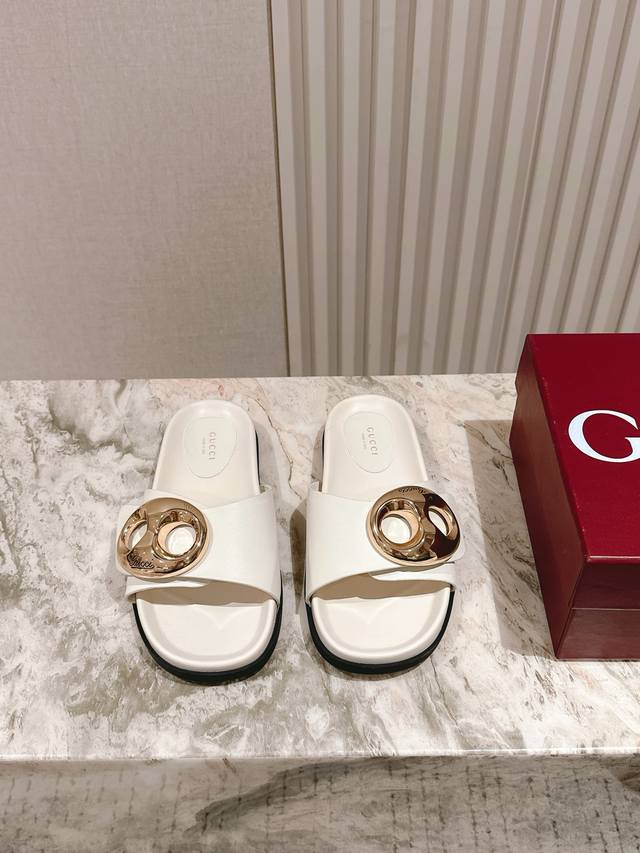 Gucci Beach Slippers, Diamond G Buckle Leather Slippers, Versatile M Skirt Pants