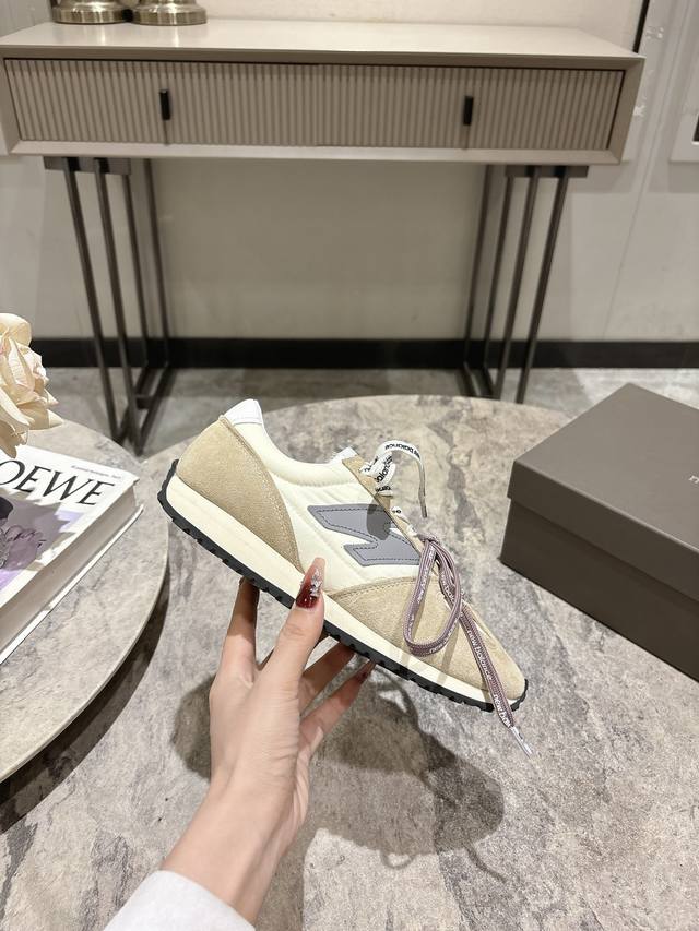 Zhang Yuanying's New Balance 471 Shoes Are Based On Classic Shoes And Use A Slen