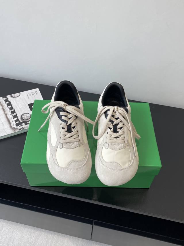 Women's And Men's Bottega Veneta's Latest Orbit Series Retro Casual Sneakers For