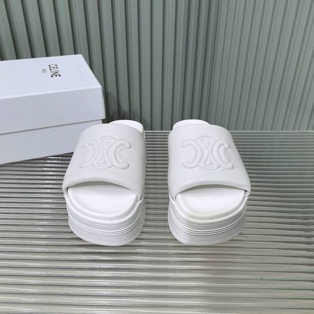 Celine Spring And Summer New Thick-Soled Sheepskin Slippers Are Perfect For Long