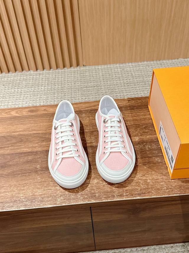 Louis Vuitton's New Spring And Summer Casual Sports Shoes Have A Youthful Atmosp