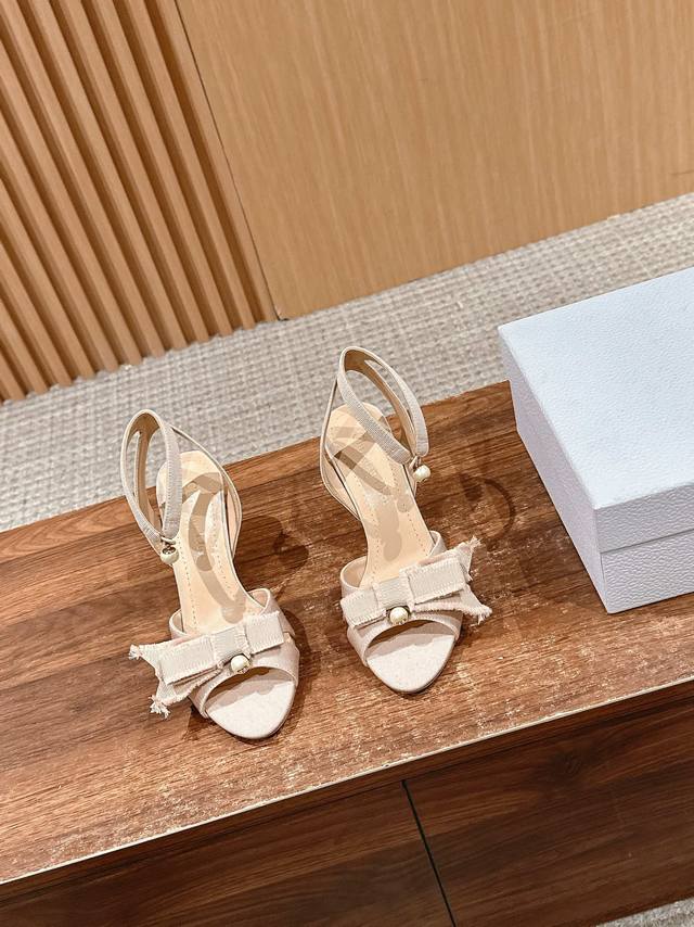 Dior's New Bow-Knot Pearl High-Heeled Sandals The New Dior Model Planted By Han