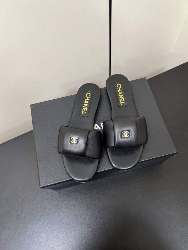 Chanel's Latest Flat Double C Bread Slippers This Series Is Really Amazing, The