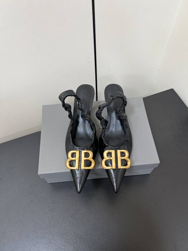 Balenciaga Parisian Family 25 Spring And Summer Bursting Patent Leather Pointed