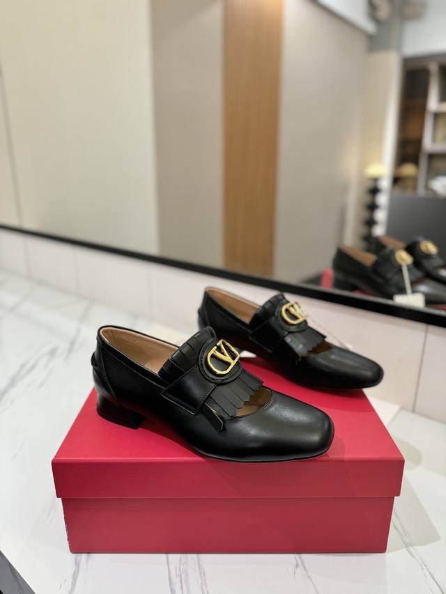 Factory Price Pp: Purchasing Level Valentino 2025 Early Spring Catwalk New Style