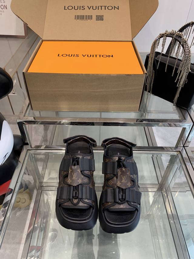 Louis Vuitton's Latest Chameleon Sandals, Combined Canvas And Suede Cowhide Leat