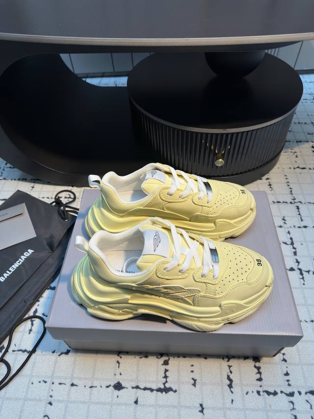Balenciag*Balenciaga 25Ss Is The Latest Hot-Selling Model In Early Spring, The S