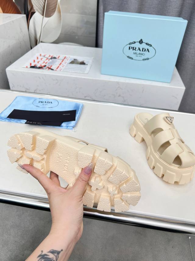 Prada Roman Shoes Will Definitely Make You Fall In Love With Them! The Latest Sp